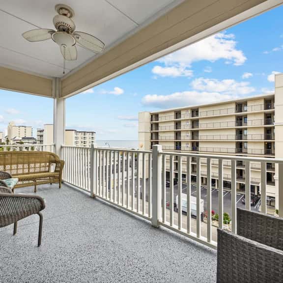 Ocean Breeze Luxury Resort Unit 3C - Image 1