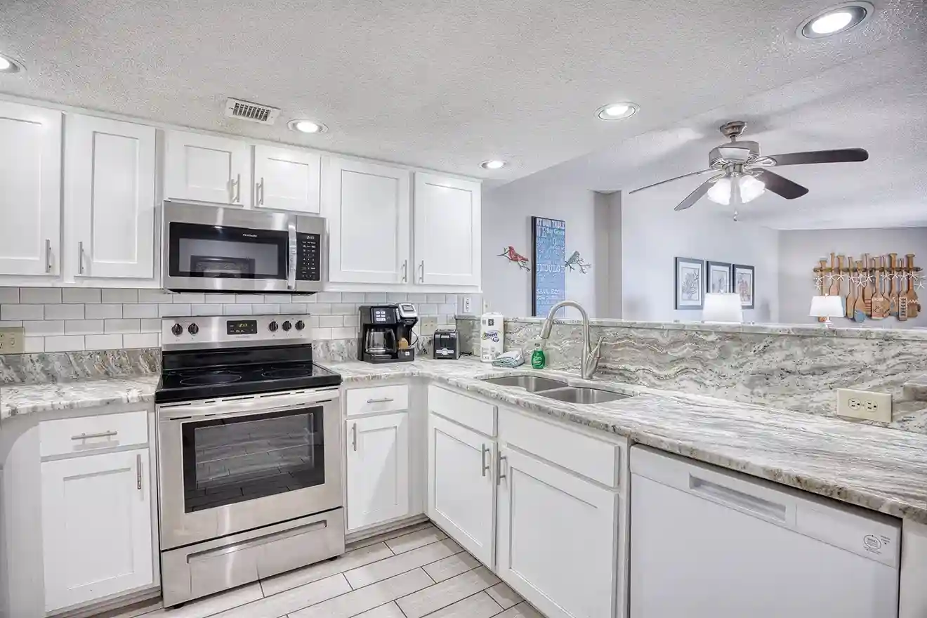 Full kitchen