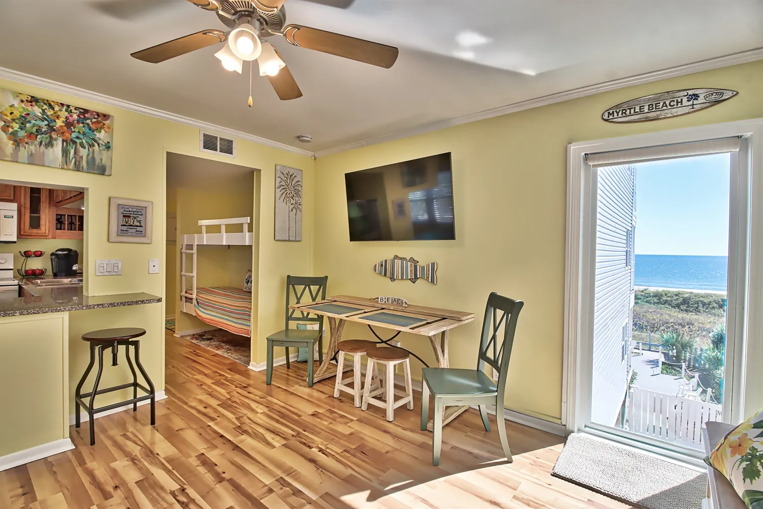 kitchen/living room