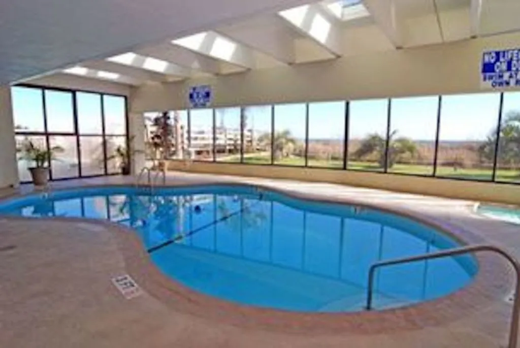 indoor pool /hot tub