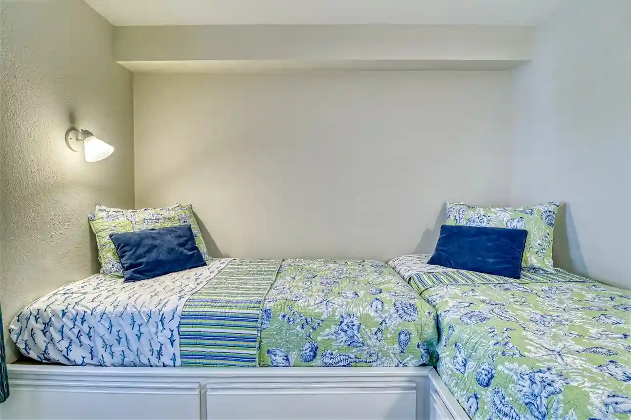 Twin bedroom