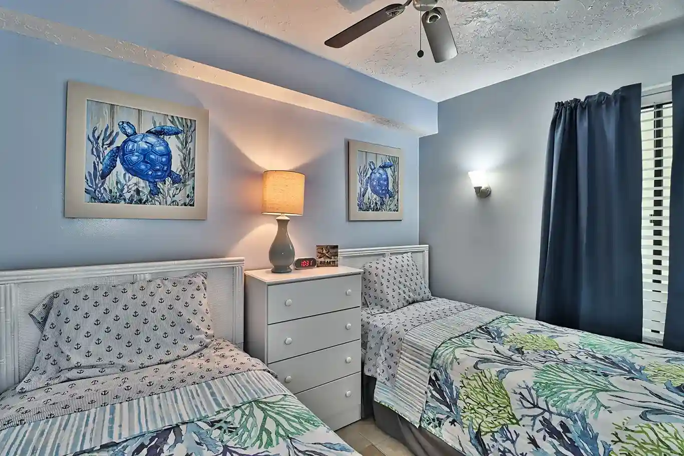 Twin bed room
