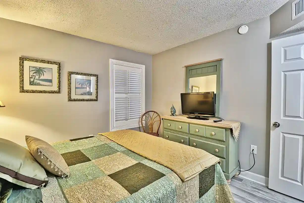 2nd Queen bedroom