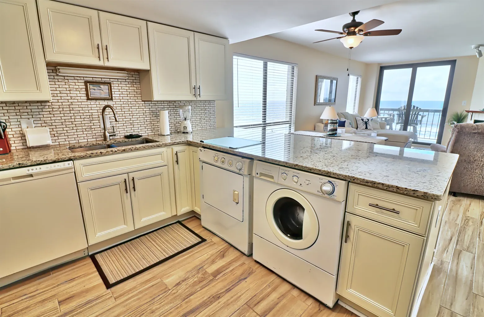 Full kitchen