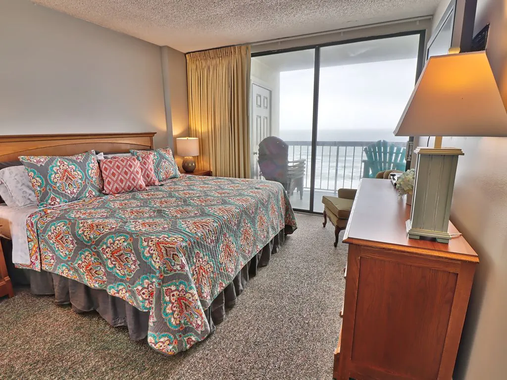 king master with ocean views