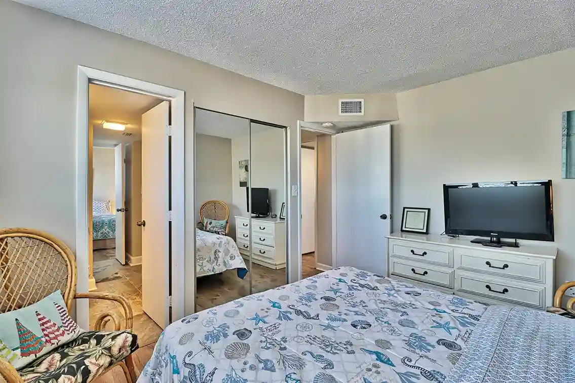 3rd queen bedroom
