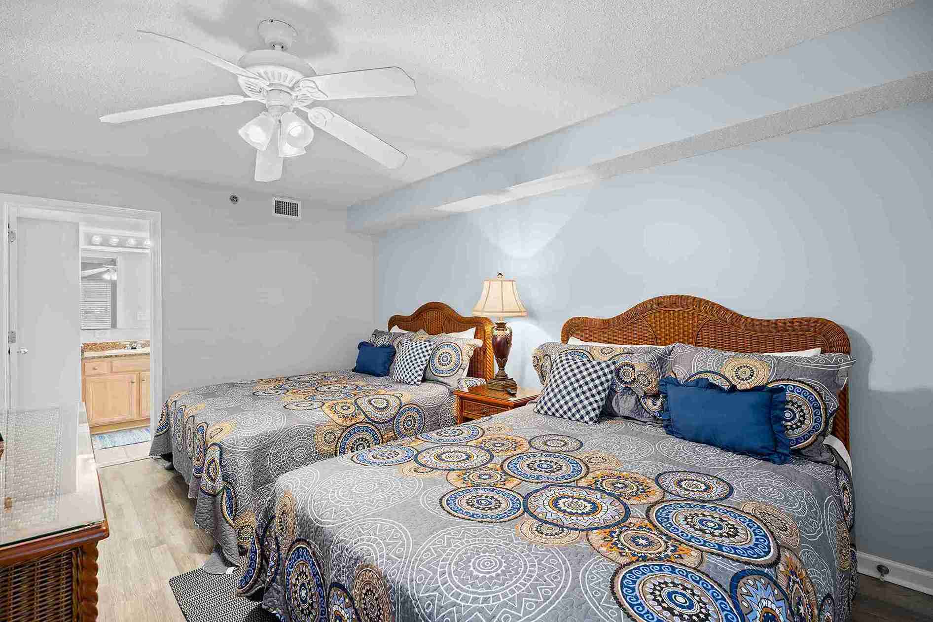 queen beds
