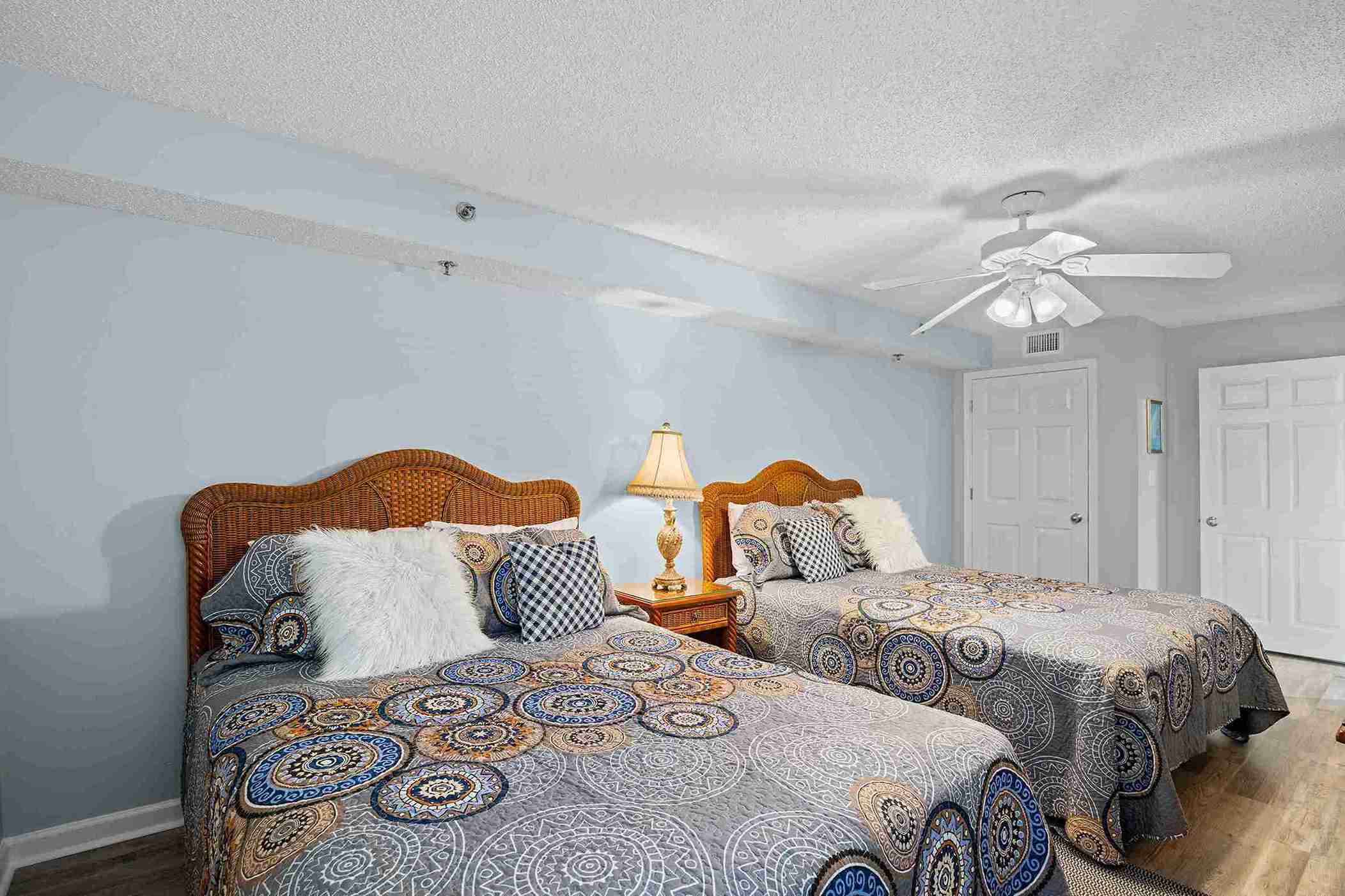 2 queen beds