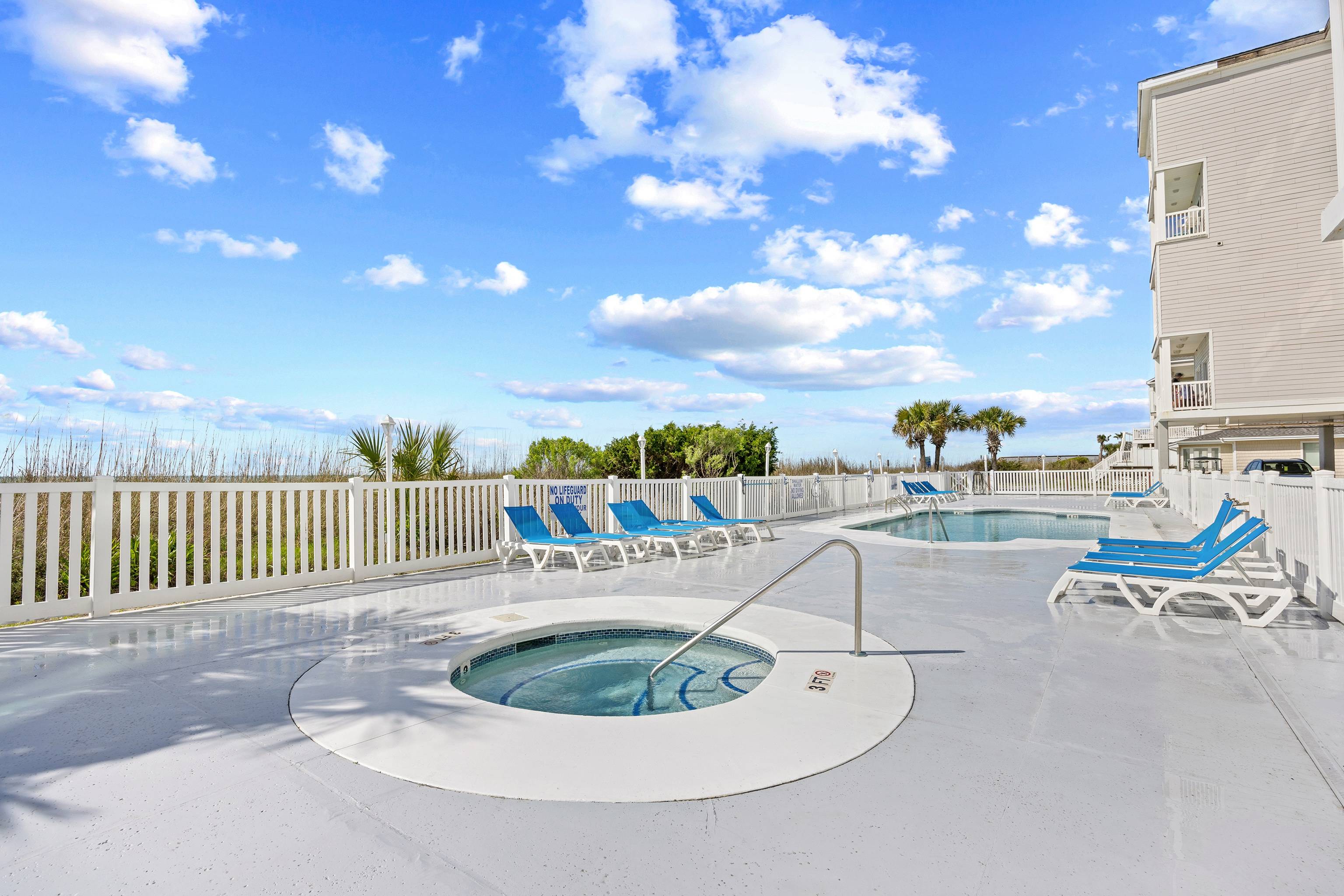 hot tub/pool