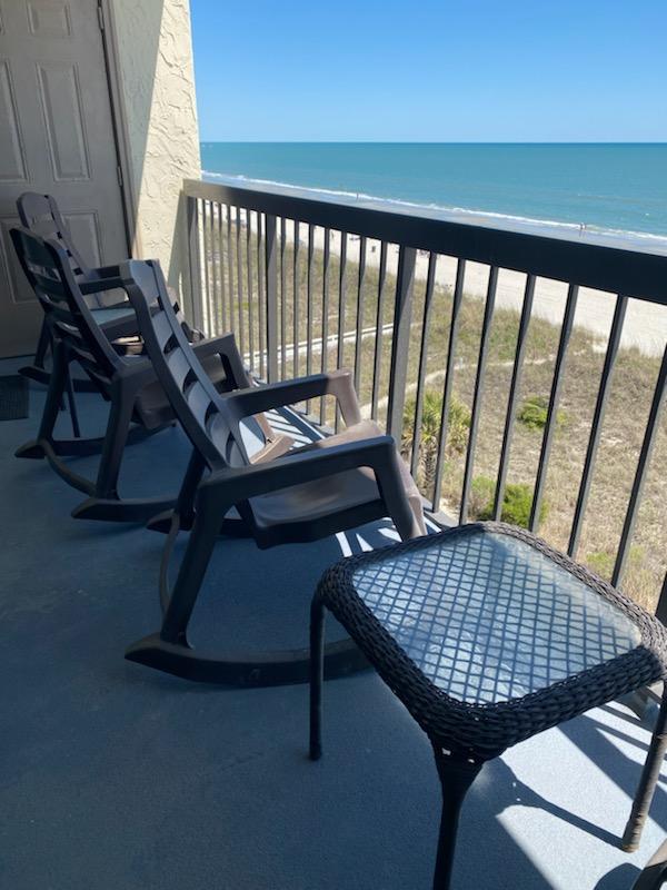 4 rocking chairs