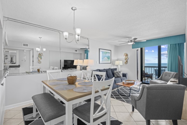Dining/living room